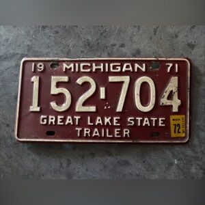 Michigan MI Great Lake State Trailer 1971 Vintage License Plate 152 704